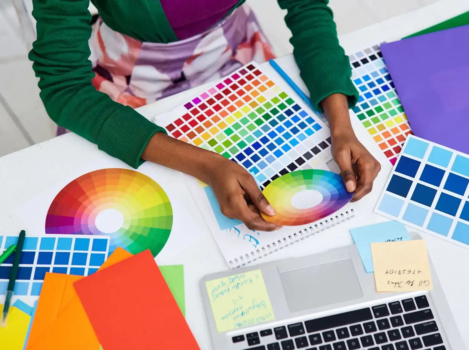 Selección de ponentes y preparación de espacios