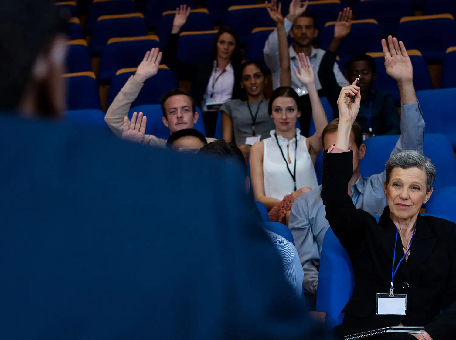 Equipos dedicados y plataformas de organización